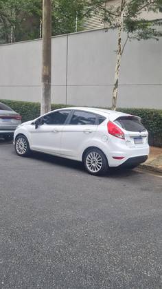 FORD FIESTA 1.6 TITANIUM HATCH 16V FLEX 4P POWERSHIFT FORD FIESTA 1.6 TITANIUM HATCH 16V FLEX 4P POWERSHIFT